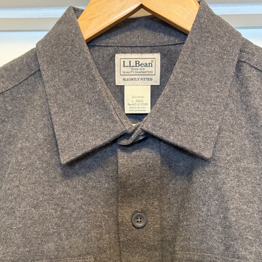 L.L. Bean Men's Chamois Shirt Slightly Fitted - Picture 2 of 8